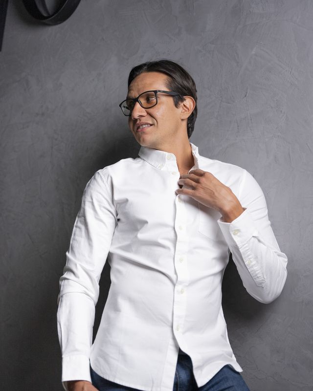 Fosdi Filinich, de camisa blanca